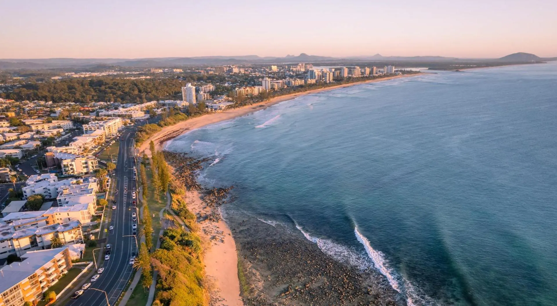 Villa Superb Coastal Hideaway Walk To Alex Headland Maroochydore